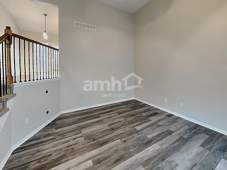 643 E Apache St — Photo 8