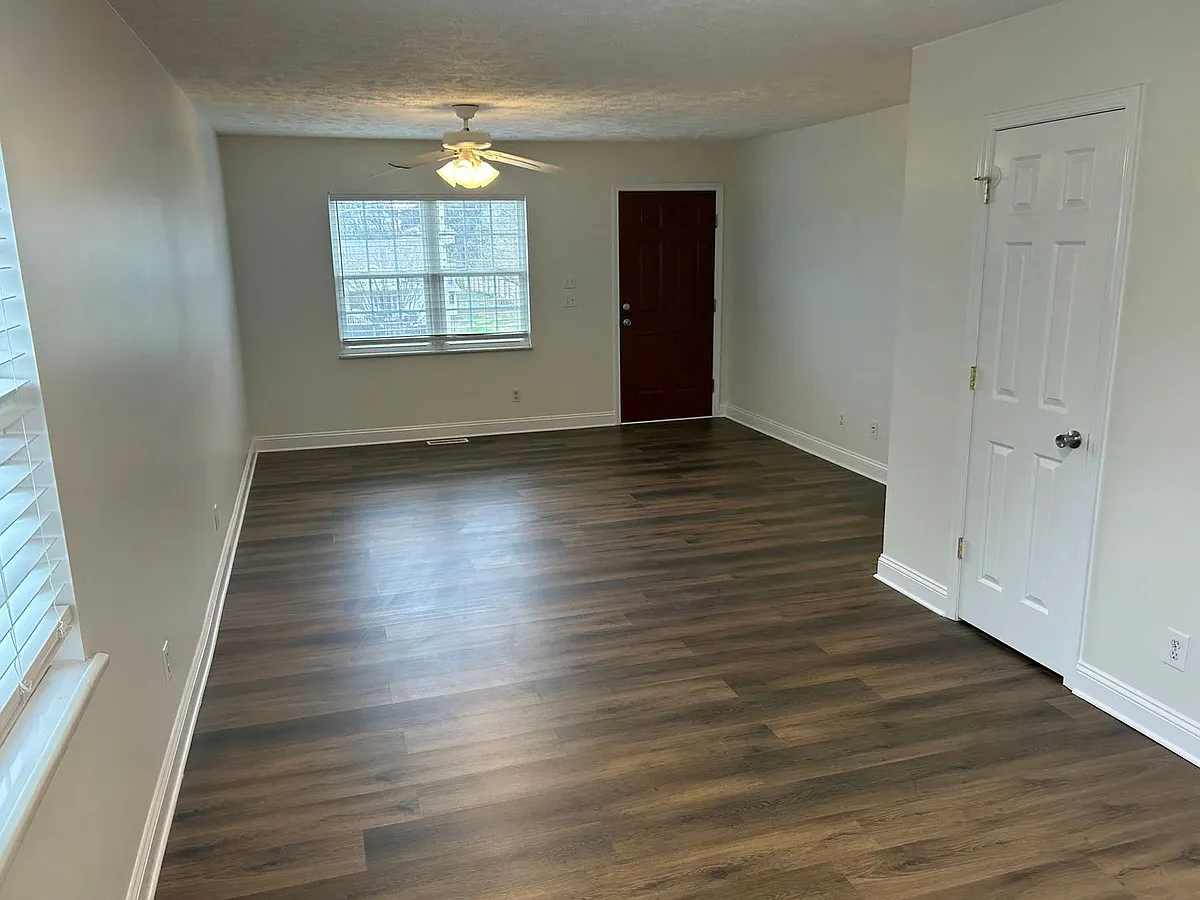 Building Photo - 907 Mynders Ave