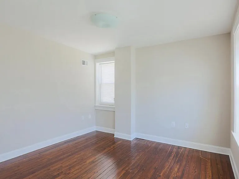 901 N Montford Ave — Photo 20