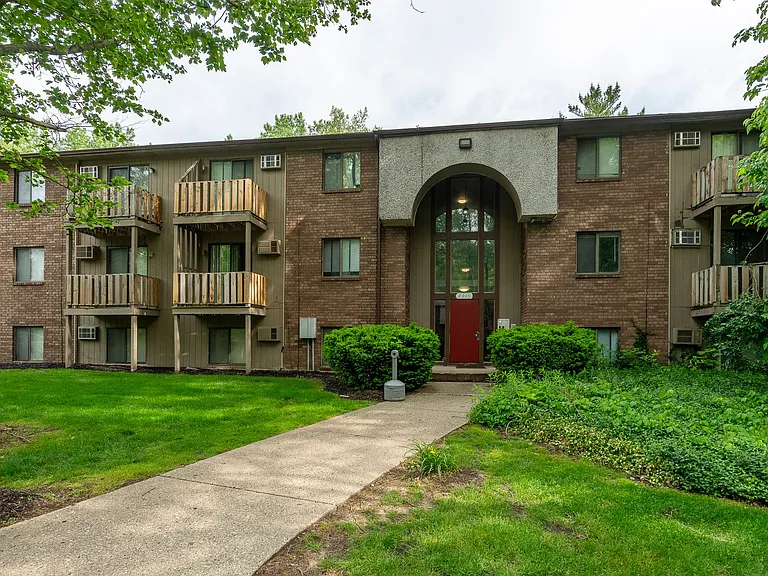 Oak Valley Apartments — Photo 12
