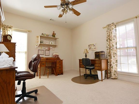 5th image of 2919 Stanway Ave