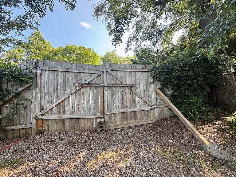 600 Elm Ave — Photo 17