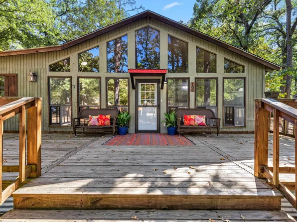 180 Elmwood Ln, Holly Lake Ranch, TX 75765