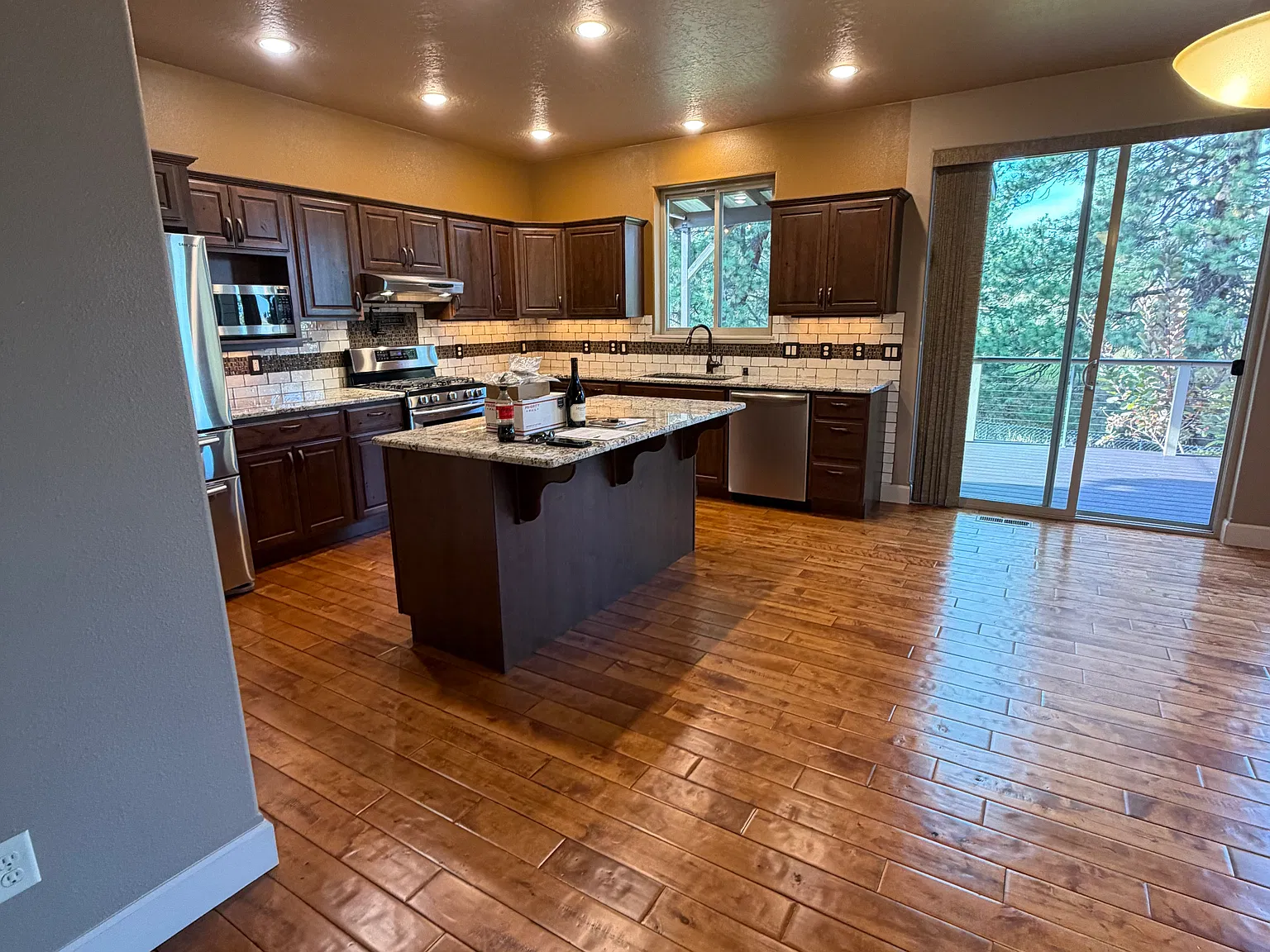 4 bed, 3528 sqft, $3,200 — Photo 3