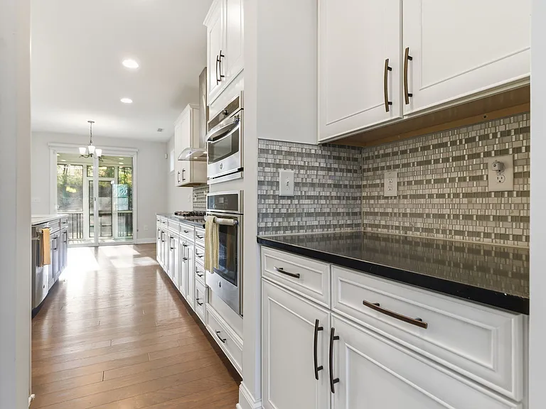 721 Vine Pond Ct — Photo 14