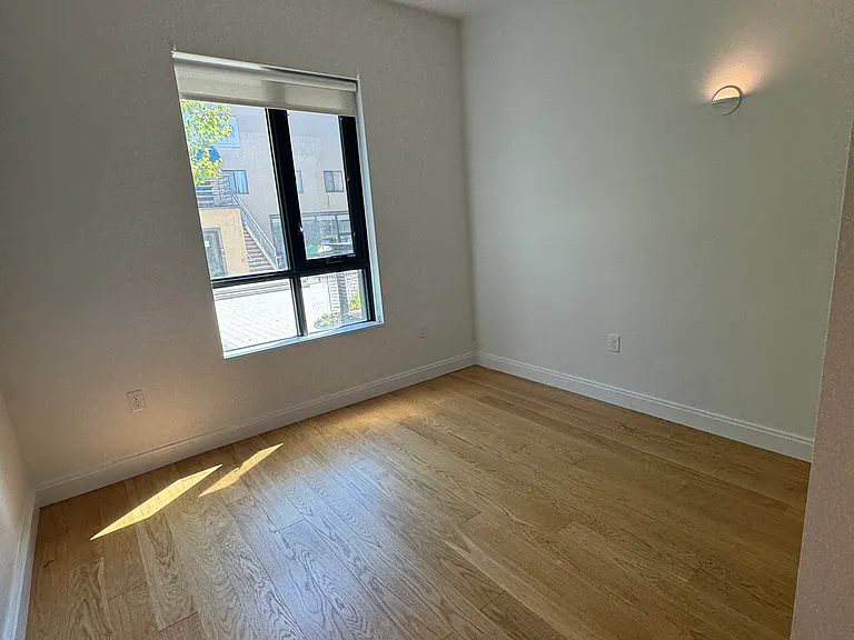 87 Gardner St — Photo 3