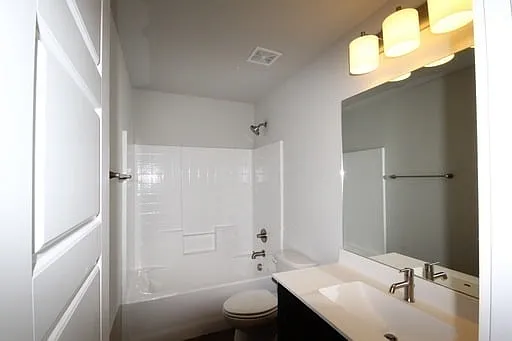 136 Lakeview Ct — Photo 9