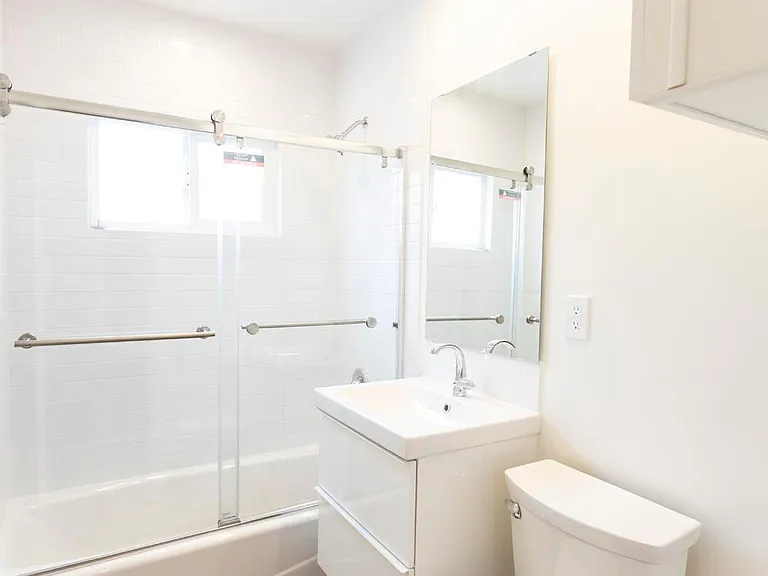 12750 Caswell Ave — Photo 8