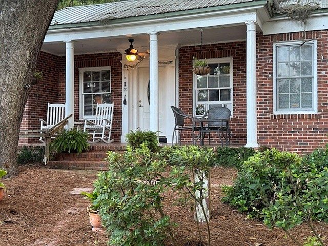 Front porch overlooking the lake
