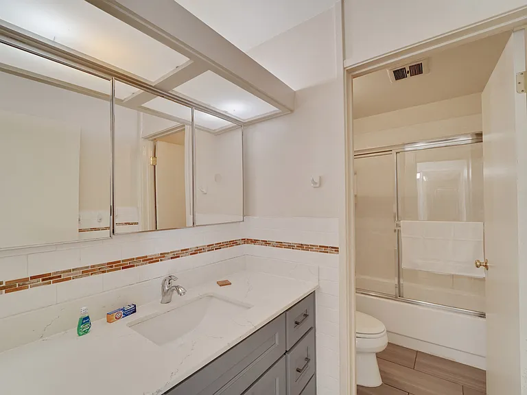 Berkeley Park Apartments — Photo 57