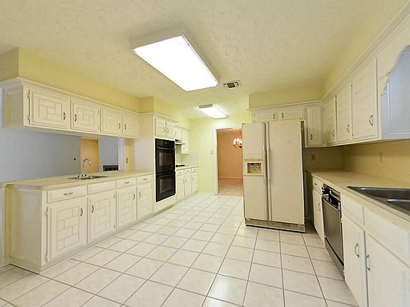 2nd image of 15106 Gladebrook Dr