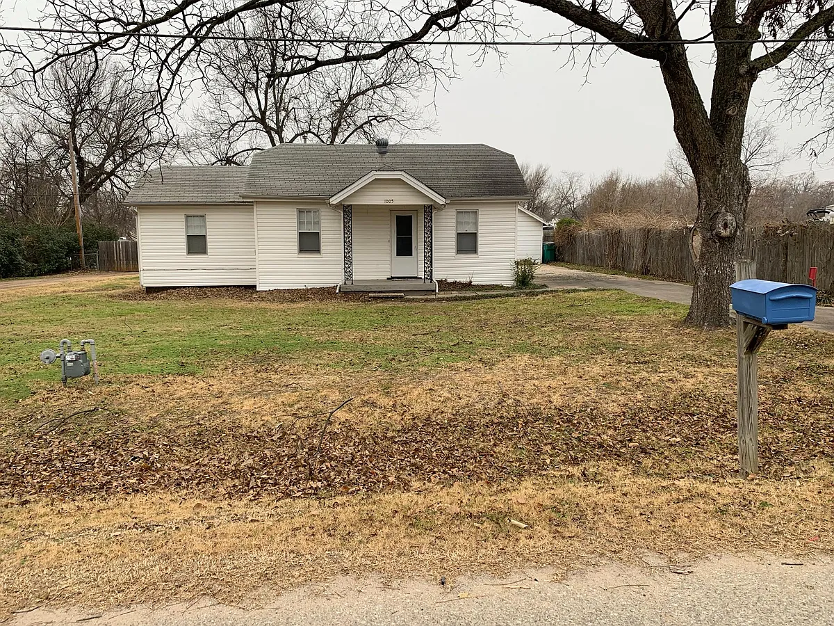 Building Photo - 1005 N Cedardale Dr