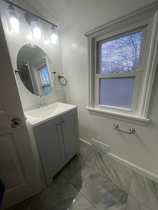 3 bed, 1.0 bath, 1168 sqft, $1,500 — Photo 4