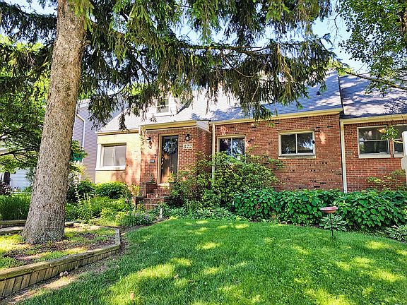 2nd image of 822 S La Londe Ave