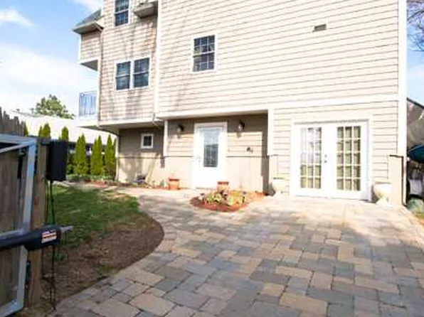 149 Gormley Ave, Portsmouth, RI 02871