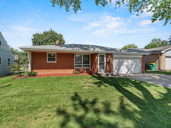 3rd image of 2027 Hillview Dr