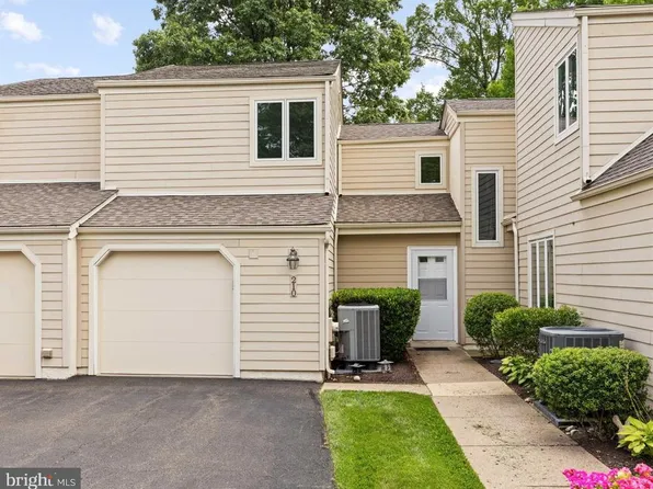 210 Hastings Ct, Doylestown, PA 18901