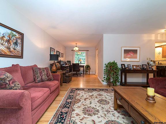 4th image of 20 Bayberry Dr