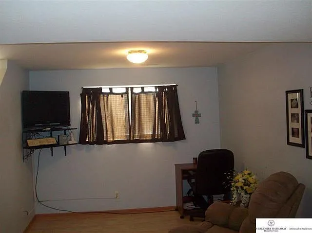8120 S 161st Ter — Photo 15