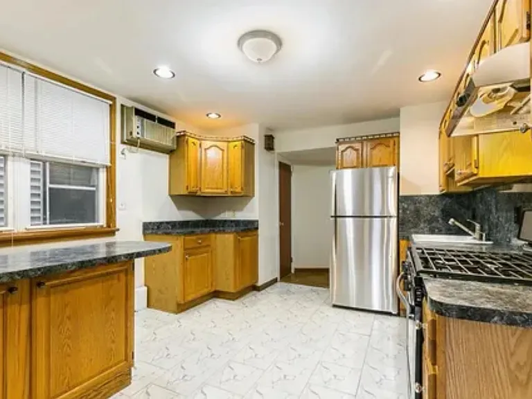 81 E 24th St #1-R — Photo 10