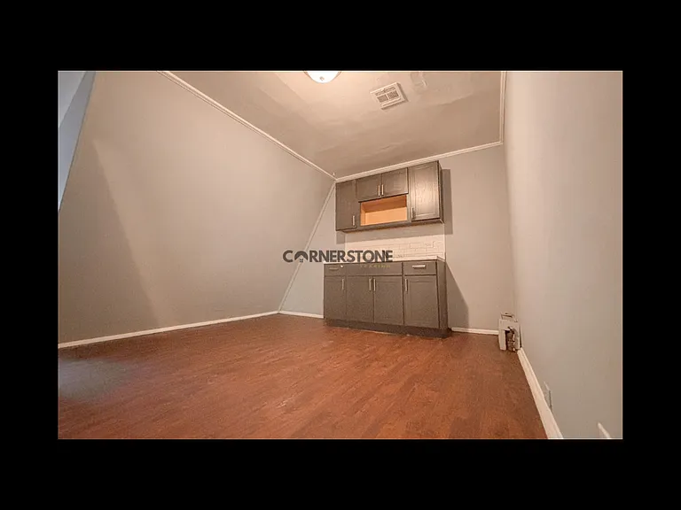 211 N 19th St — Photo 10