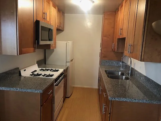 1 bed, 580 sqft, $2,100 — Photo 1