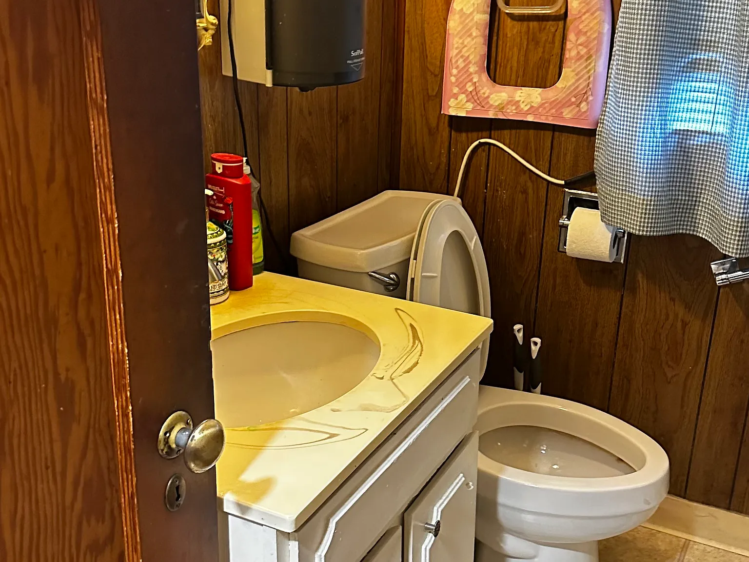 1 bed, 1.5 bath, 350 sqft, $900 — Photo 2