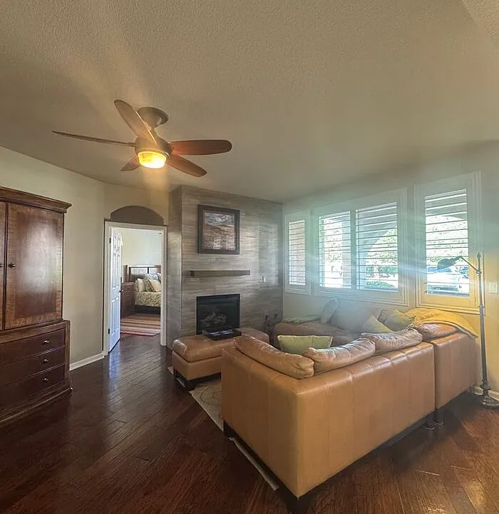6090 Ingleston Dr #912