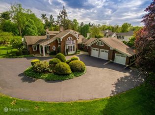 17 I U Willets Rd, Old Westbury, NY 11568