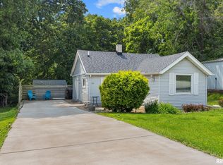 133 Hollywood Cir, Creve Coeur, IL
