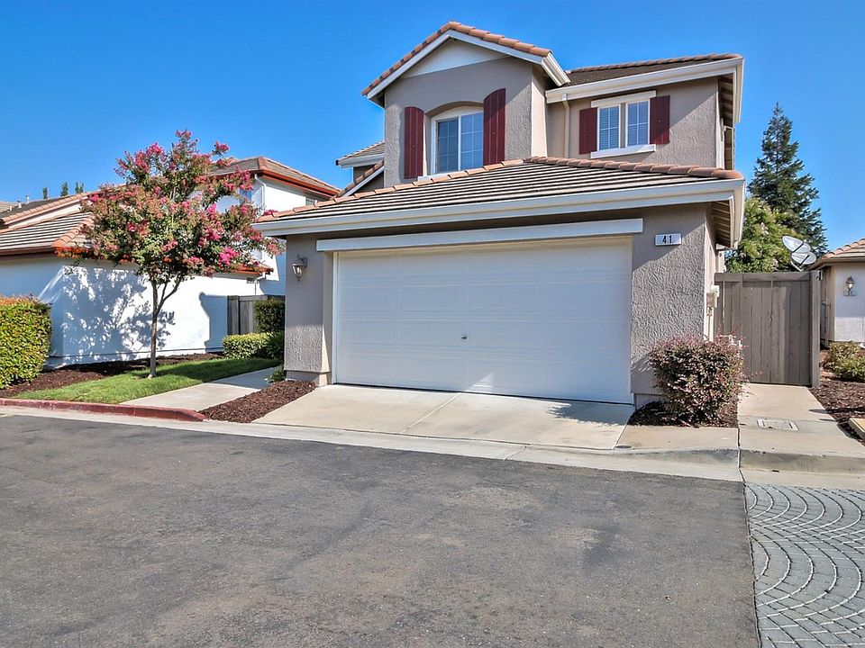 1st image of 41 Anjou Cir