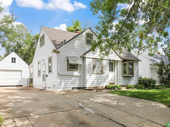 2529 Hancock St, Bellevue, NE 68005