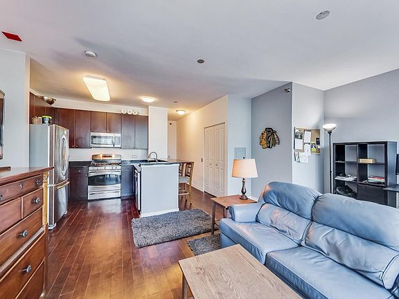 4th image of 757 N Orleans St APT 1802
