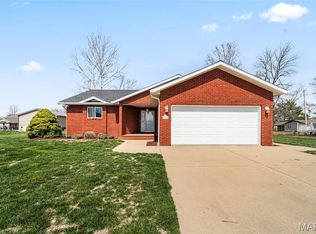 725 Lone Oak St, Saint Libory, IL 62282