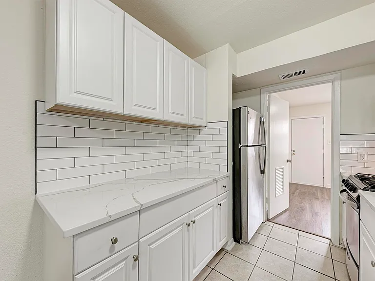 1010 W 23rd St #5 — Photo 14