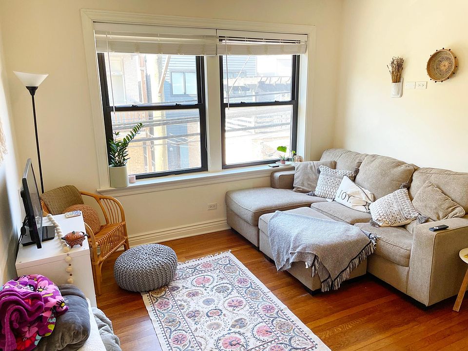 1st image of 3443 N Lakewood Ave #2A