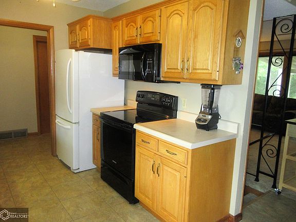 3rd image of 702 N 4th St