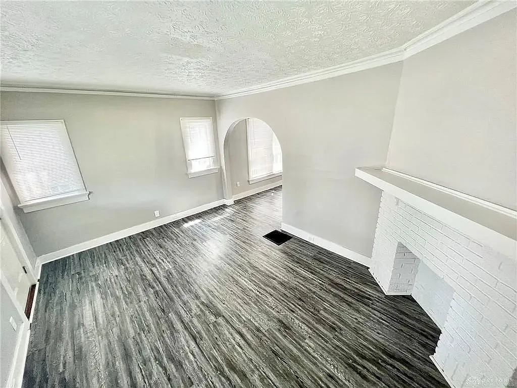 2 bed, 1.0 bath, 1090 sqft, $1,197 — Photo 3