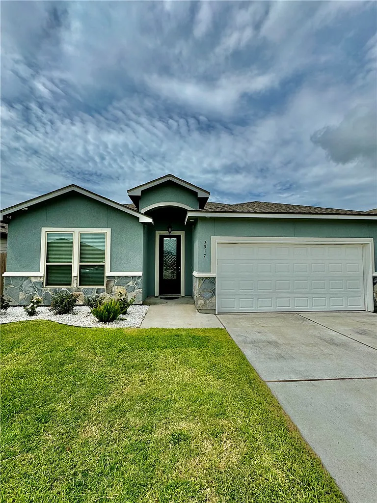3 bed, 2.0 bath, 1670 sqft, $2,350 — Photo 1