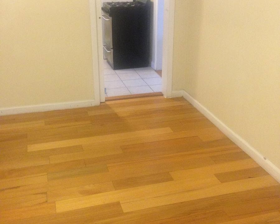 1st image of 128 Edgecliff Ter Floor 1