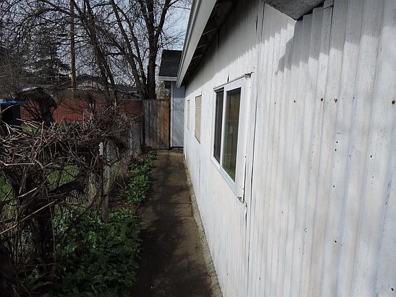 3rd image of 800 Beekman Ave