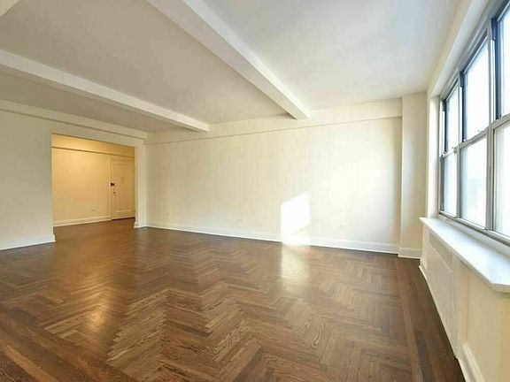 4th image of 28 E 73rd St Suite 6AB