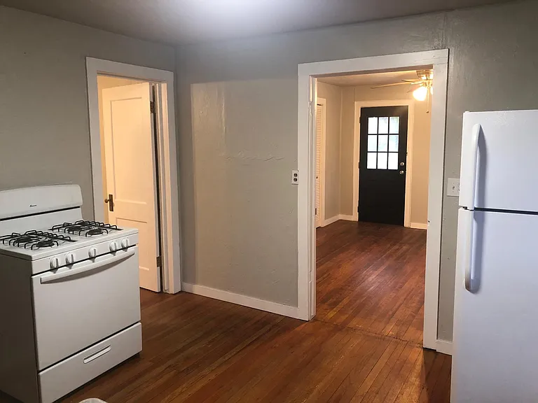600 N Broadway — Photo 12