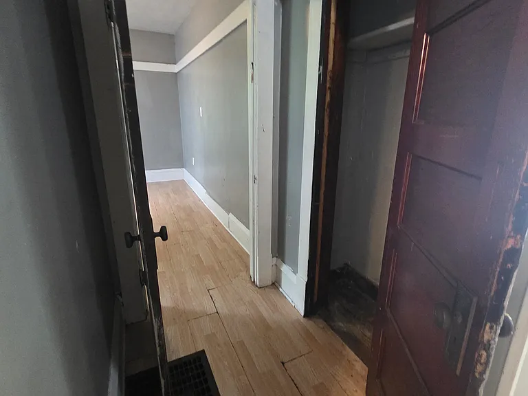 1303 E Hickory St — Photo 59