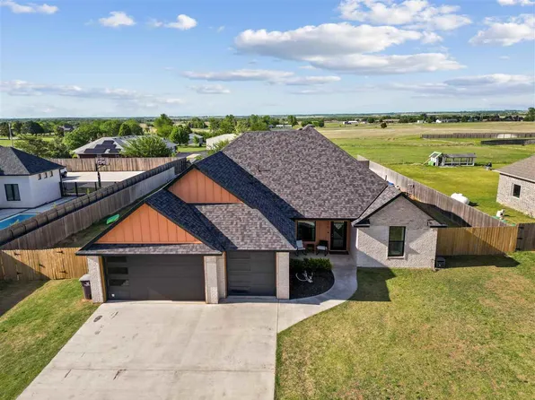 7510 NE Highland Hills Dr, Elgin, OK 73538