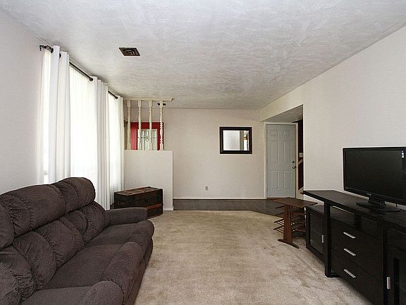 5th image of 1026 Lancaster Ln