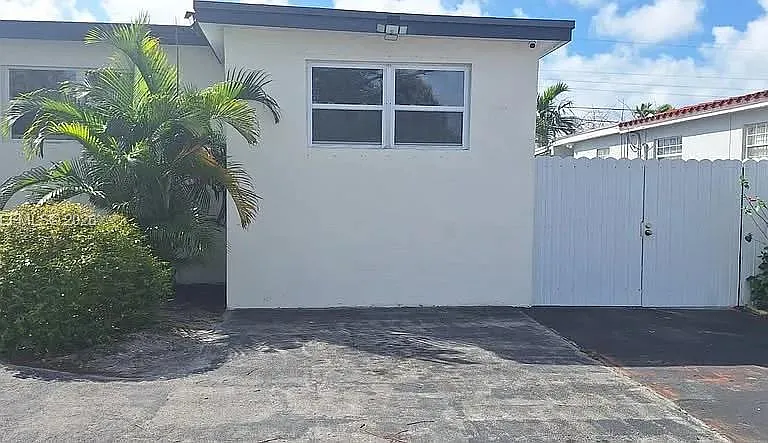 7860 SW 17th St #A — Photo 1