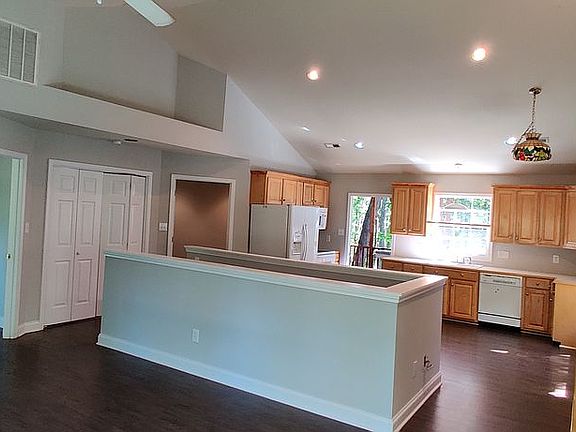 Kitchen & family room(2nd fl