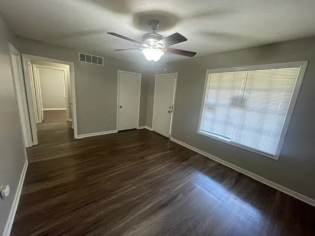 3 bed, 1.5 bath, 1220 sqft, $1,495 — Photo 3