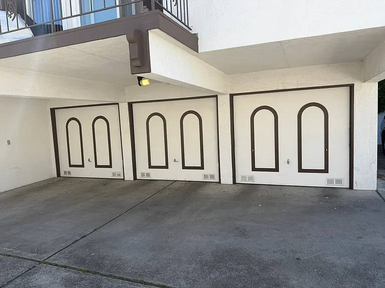 one assigned detach garage - middle